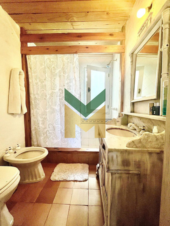 Casa ID.6830 - Hermosa Casa Con Piscina Climatizada, Enorme Jardín, De 5 Dormitorios, 2 En Suite, 2 En Semi Suite Y Dorm. De Serv. Completo, Cocina Definida Y Parrillero Integrado.