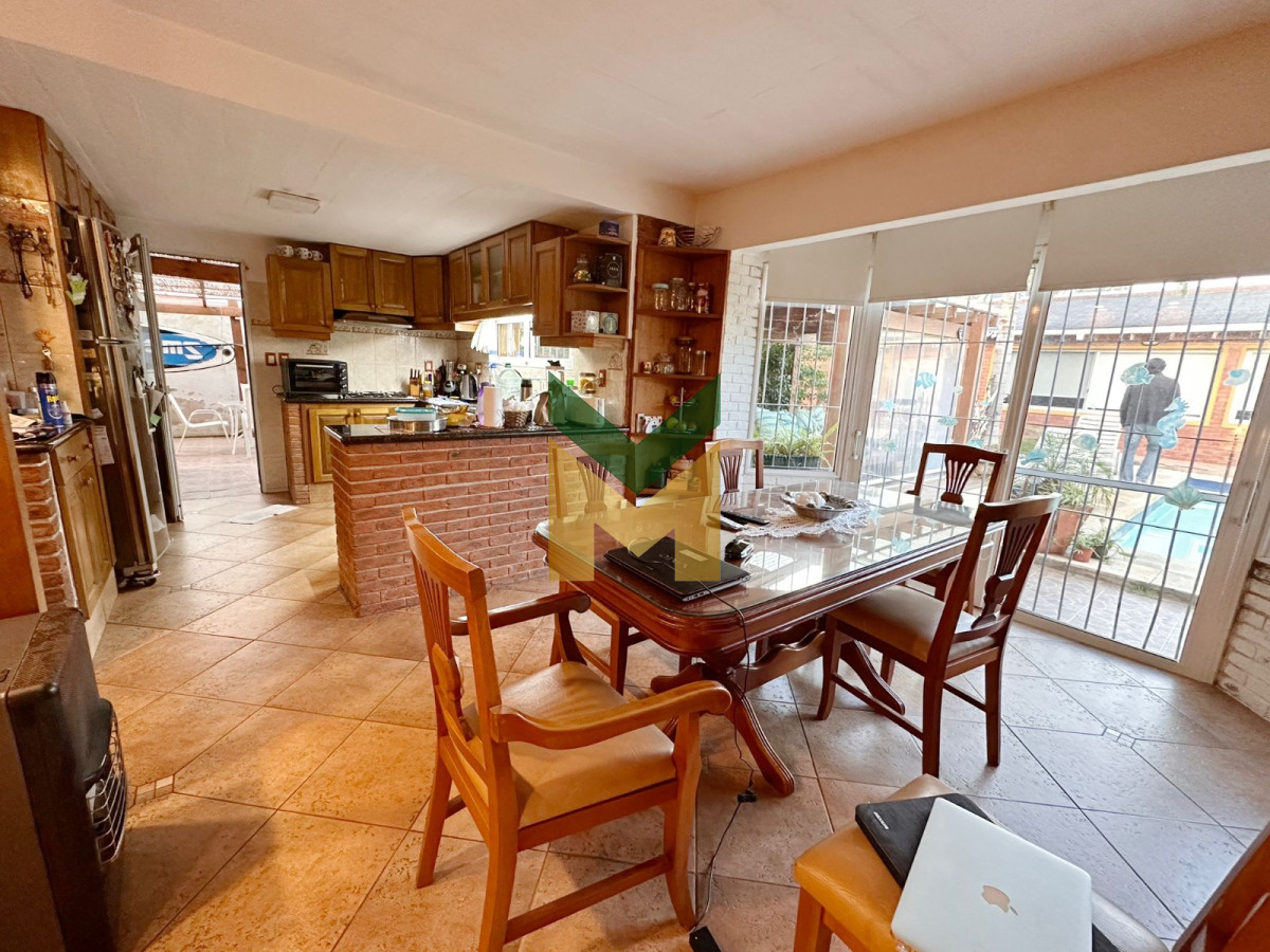 Casa ID.5877 - Casa en venta Playa Mansa - 4 dormitorios 