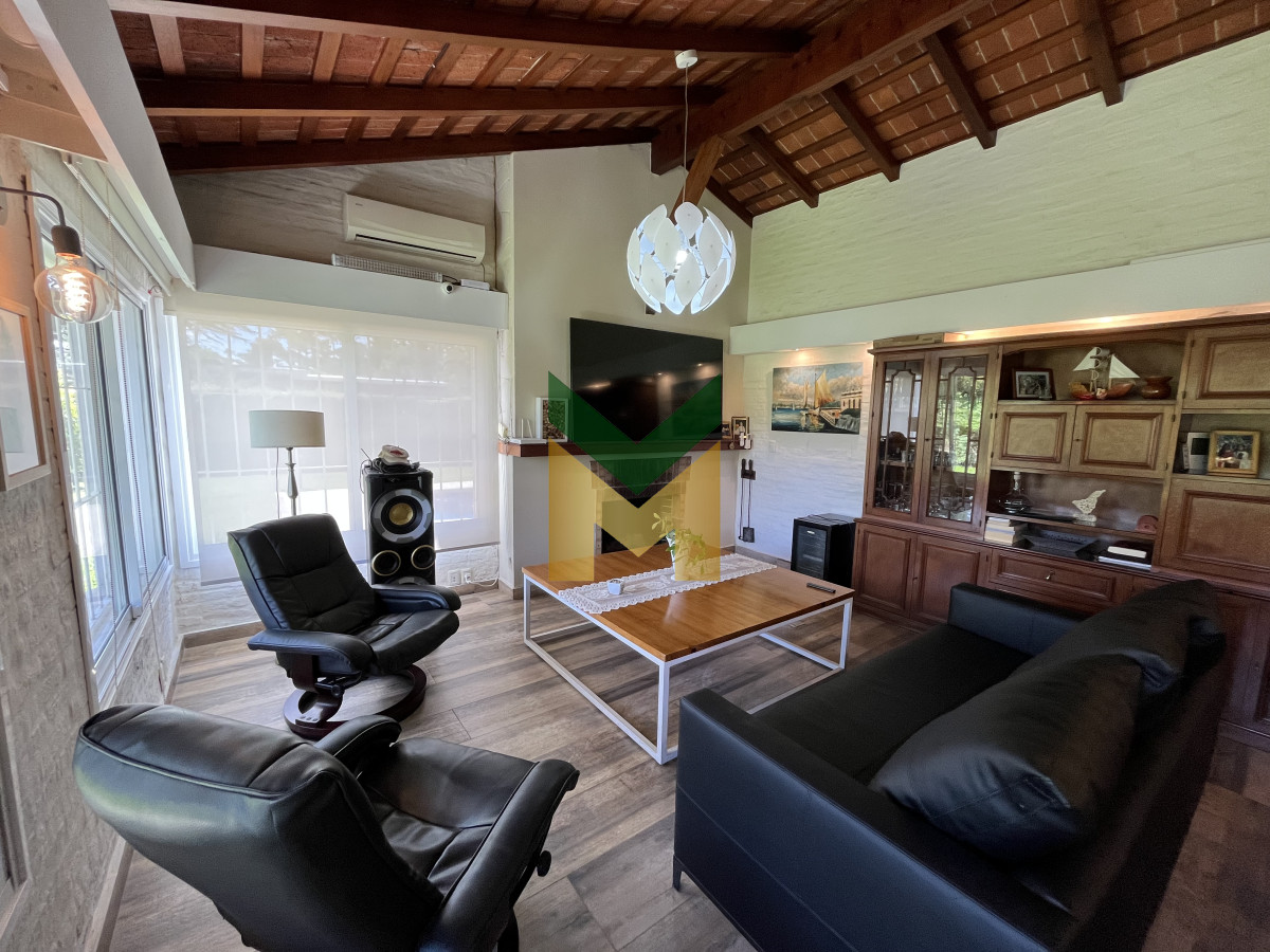 Casa ID.6961 - Casa de 4 dormitorios - Playa Mansa, Barbacoa, Piscina Climatizada.