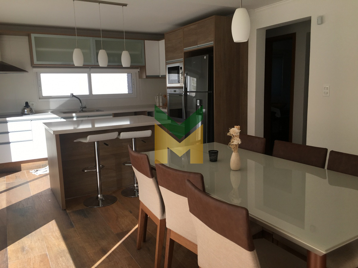 Casa ID.942 - Casa en Alquiler de temporada, Playa Mansa, Punta del Este a 1 cuadra del mar.