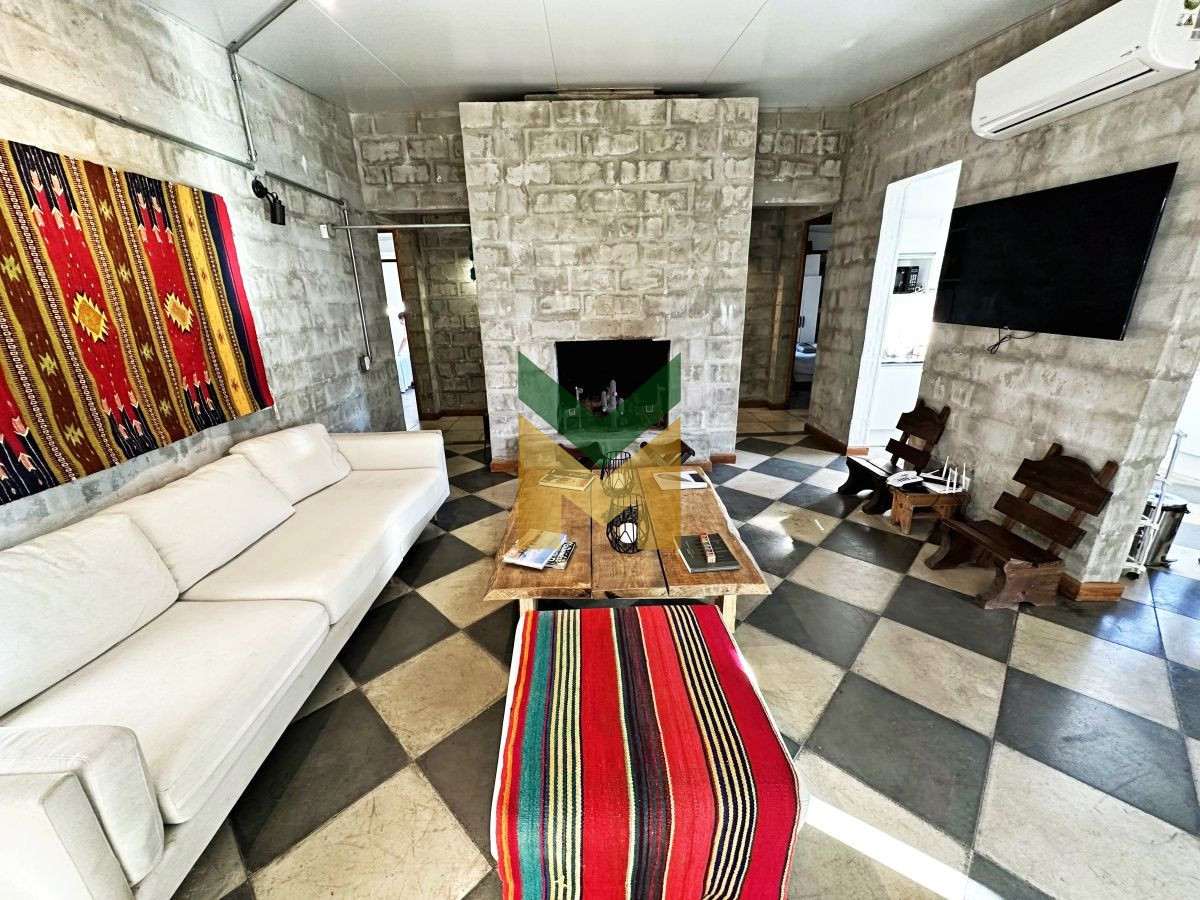 Casa ID.5415 - Casa En Venta, Parque Burnett.