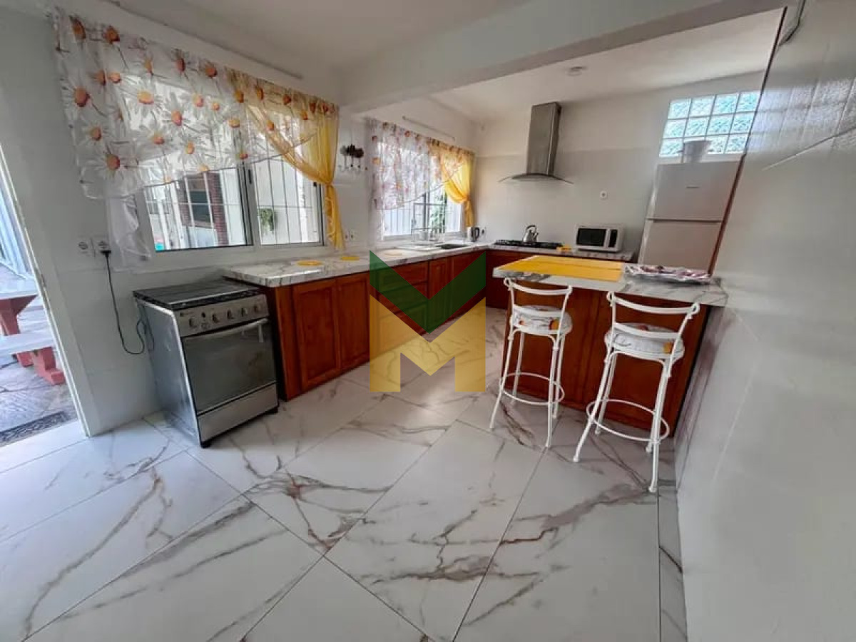 Casa ID.74 - Casa en alquiler de verano, Pinares a 2 cuadras del mar.