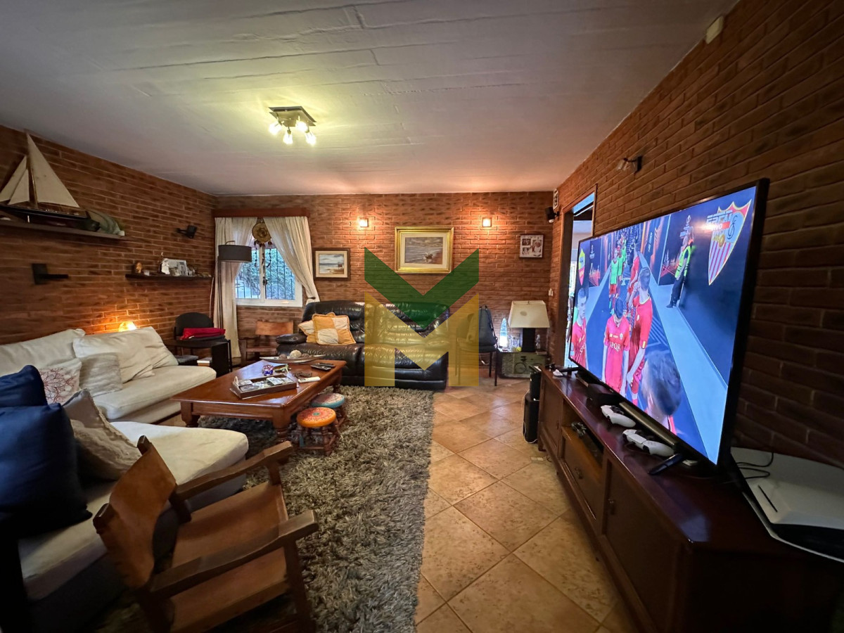 Casa ID.5877 - Casa en venta Playa Mansa - 4 dormitorios 