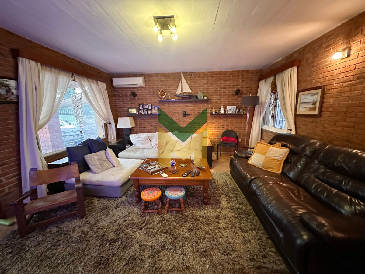 Casa ID.5877 - Casa en venta Playa Mansa - 4 dormitorios 