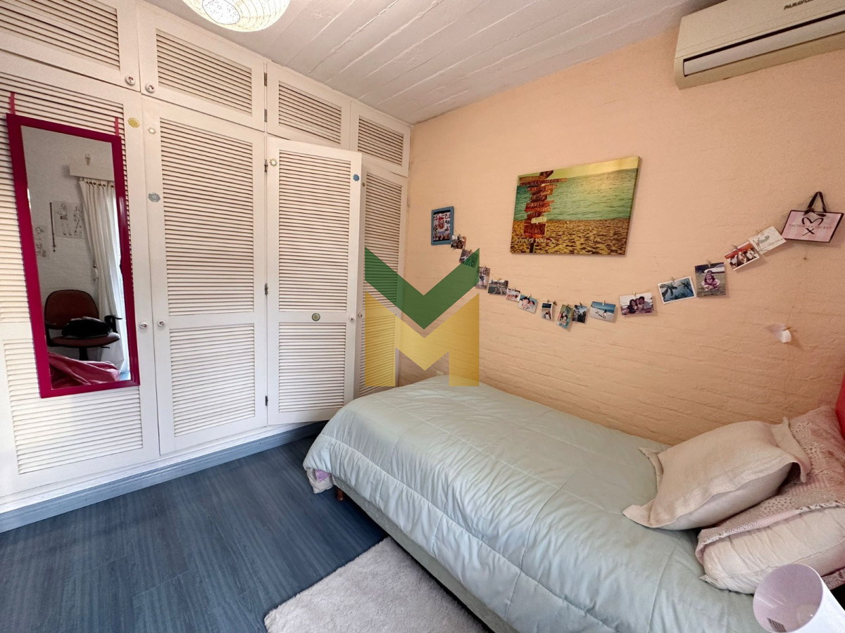 Casa ID.5877 - Casa en venta Playa Mansa - 4 dormitorios 