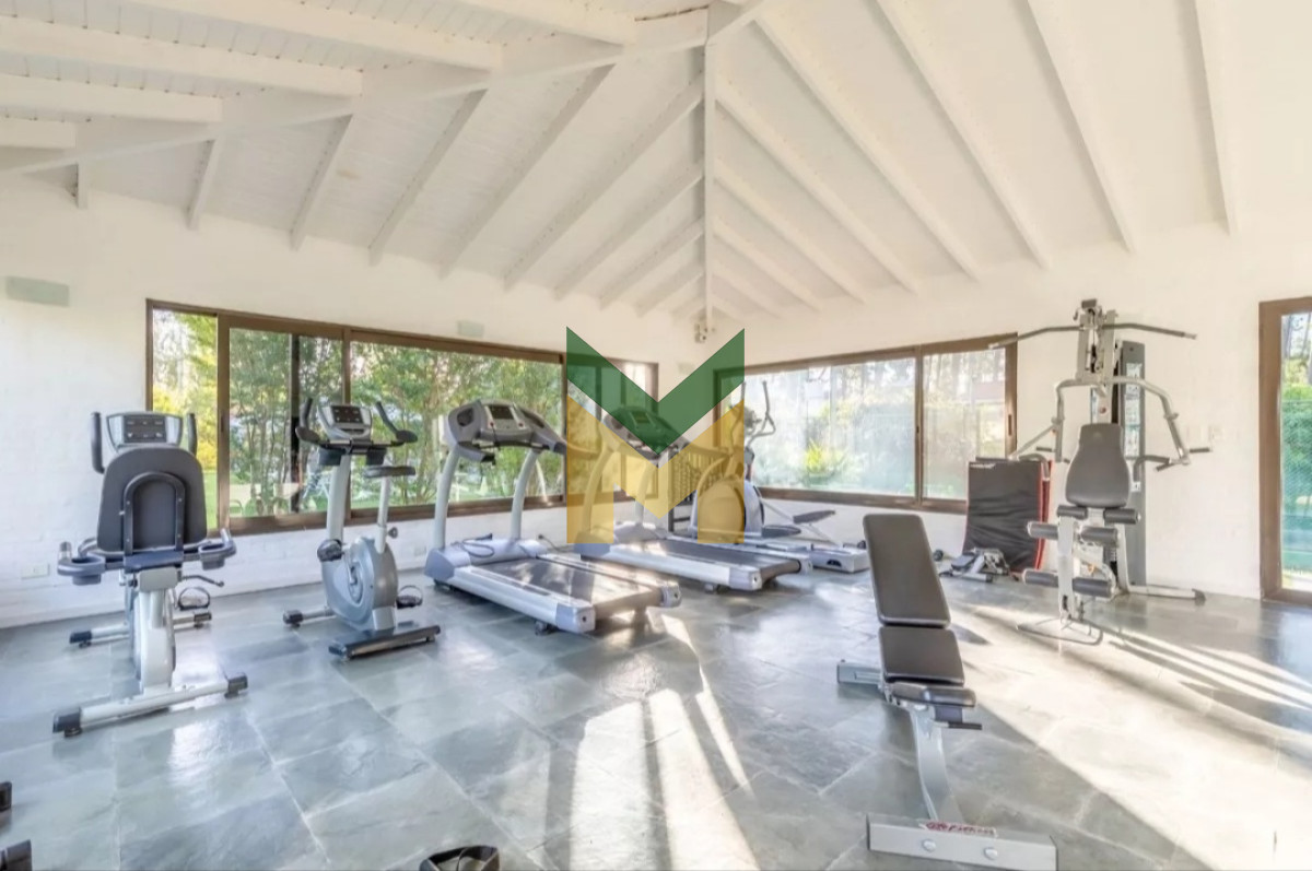 Casa ID.3990 - Casa en venta en barrio privado zona Pinares, Punta del Este 