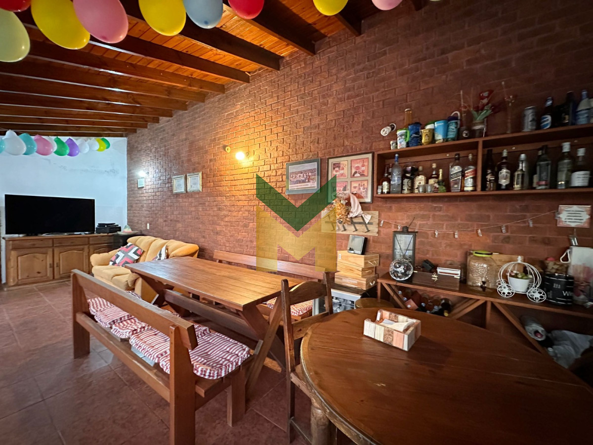 Casa ID.5877 - Casa en venta Playa Mansa - 4 dormitorios 