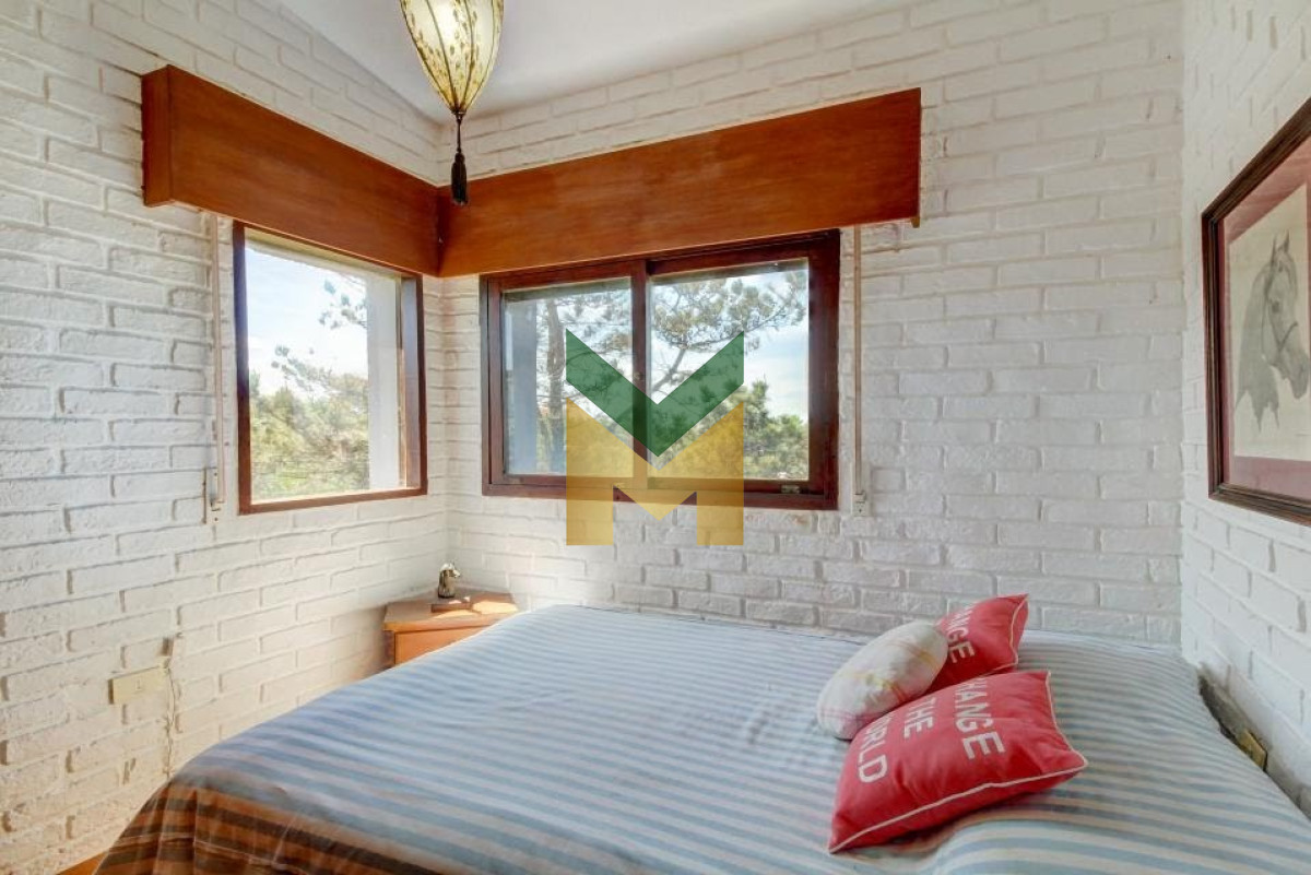 Casa ID.5635 - Casa en venta 4 dormitorios - Balneario Buenos Aires.