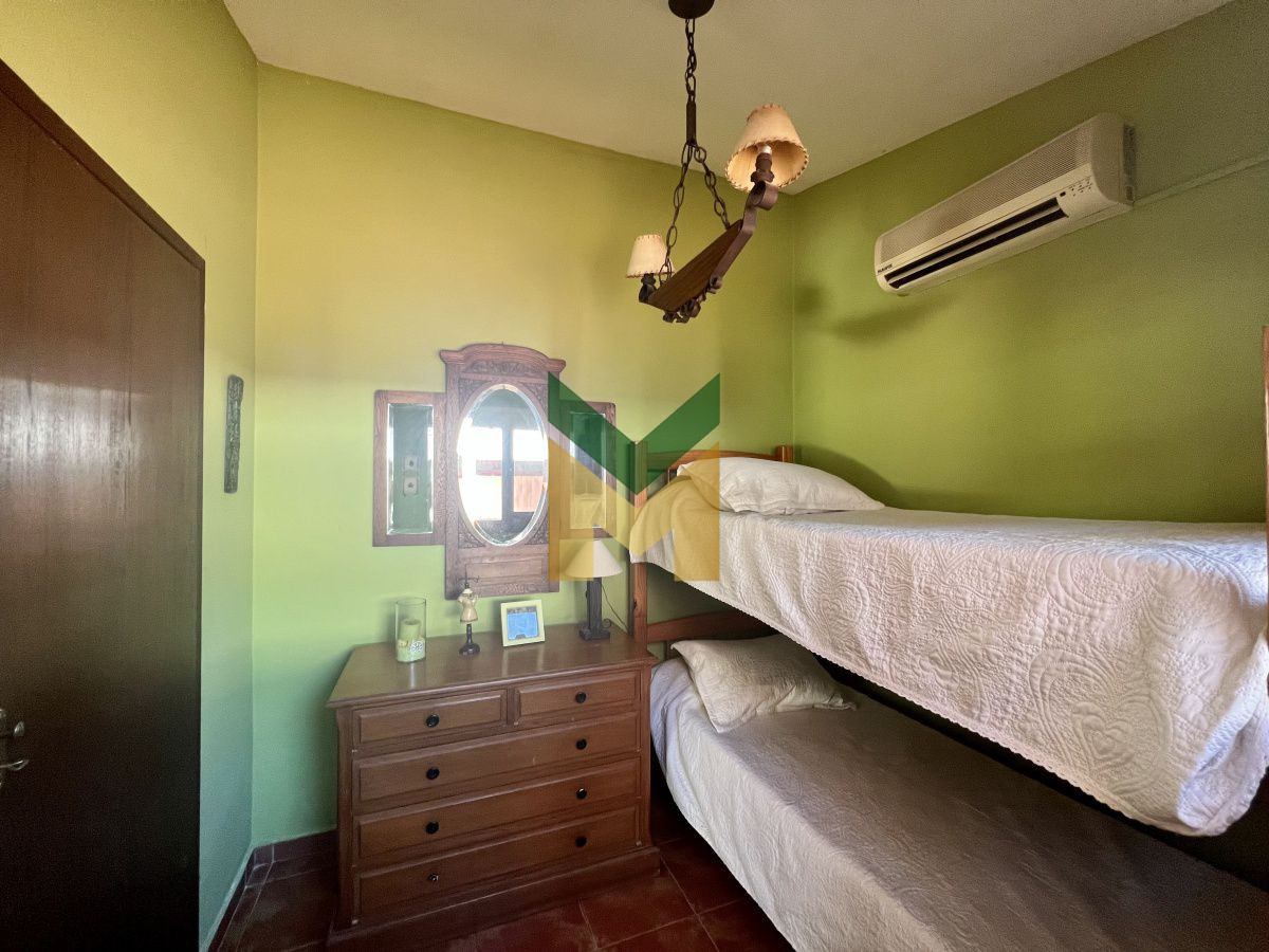 Casa ID.55 - Casa en alquiler anual 3 Dormitorios + Dependecia con baño.