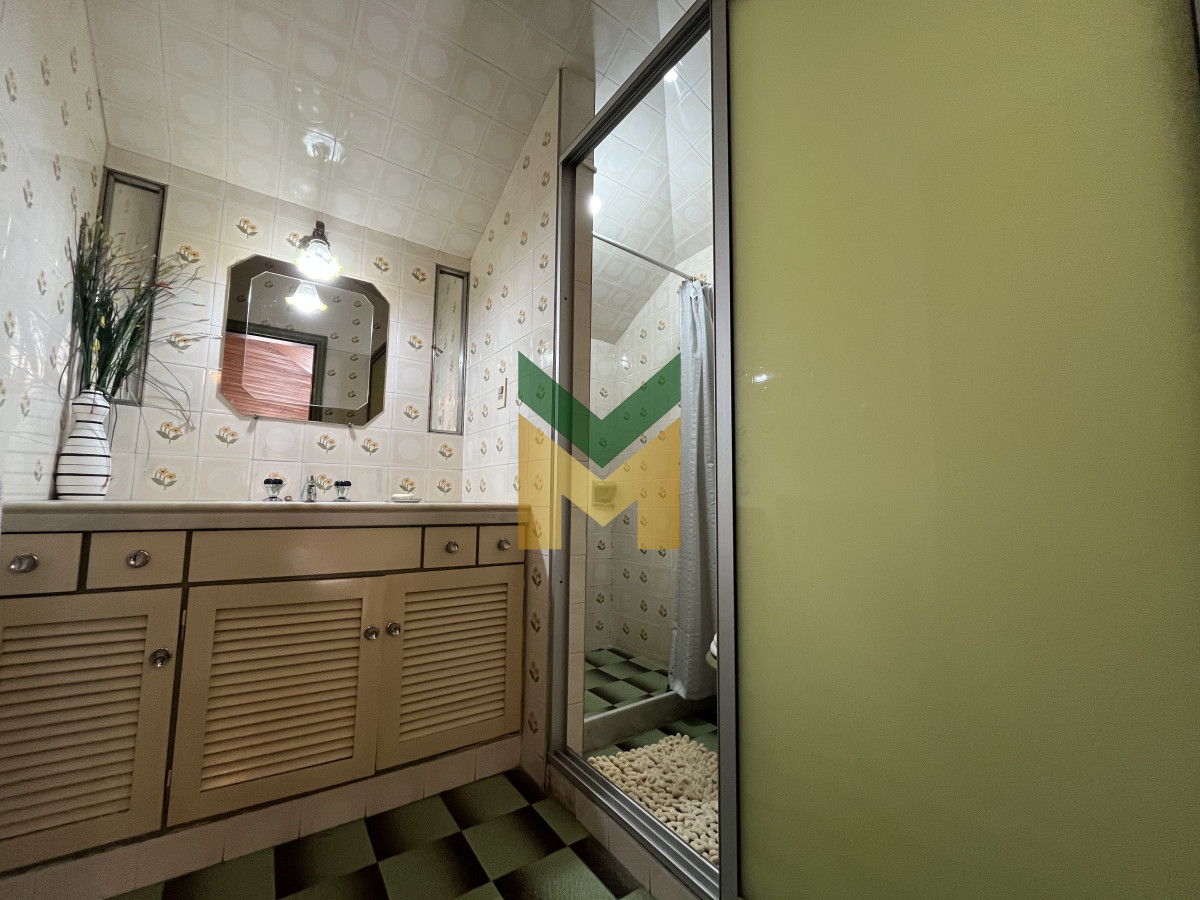 Casa ID.6634 - Casa en venta - 5 dormitorios Playa Mansa próximo al mar.