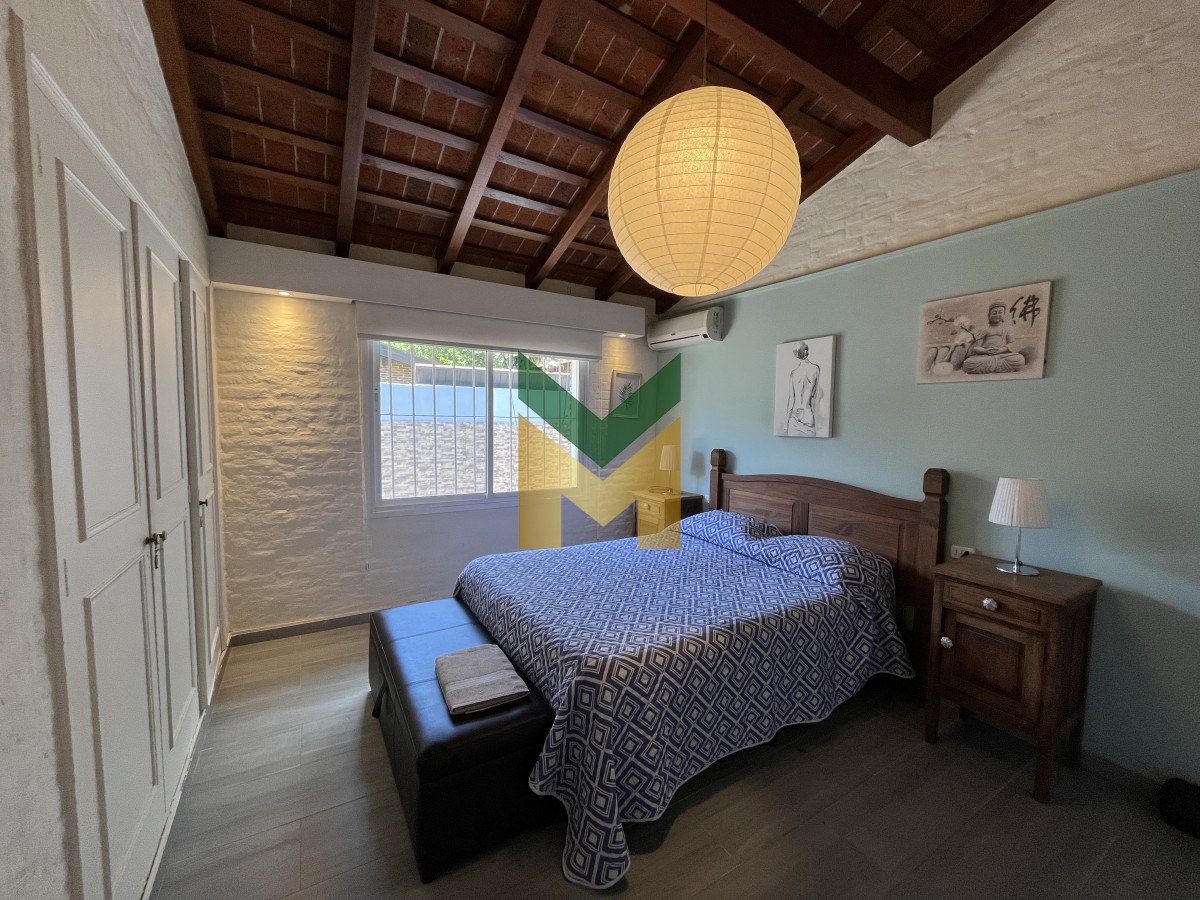 Casa ID.6961 - Casa de 4 dormitorios - Playa Mansa, Barbacoa, Piscina Climatizada.
