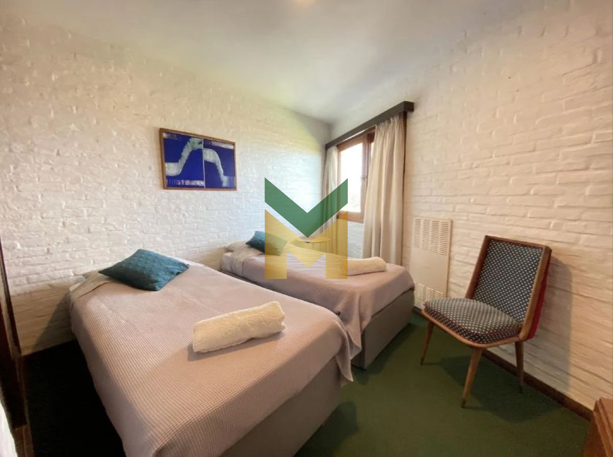 Casa ID.6050 - Casa en Punta del Este, Península 5 Dormitorios a pasos del mar..