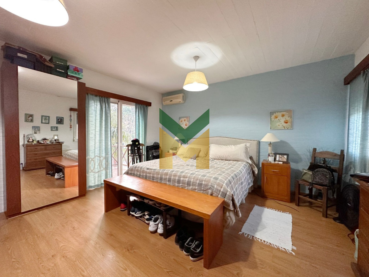 Casa ID.5877 - Casa en venta Playa Mansa - 4 dormitorios 