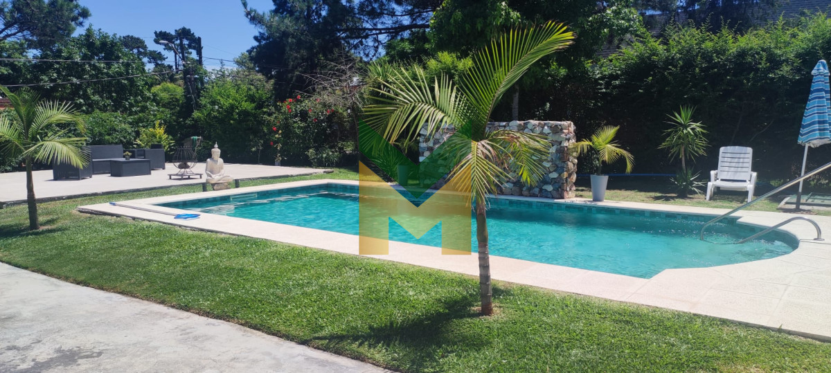 Casa ID.3429 - Casa En alquiler de verano y Venta Punta Del Este, Pinares.