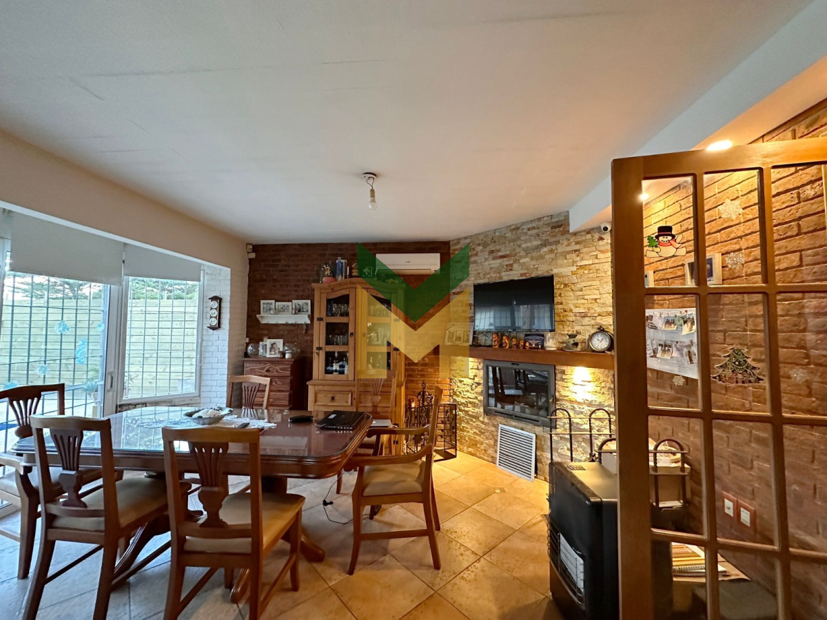 Casa ID.5877 - Casa en venta Playa Mansa - 4 dormitorios 