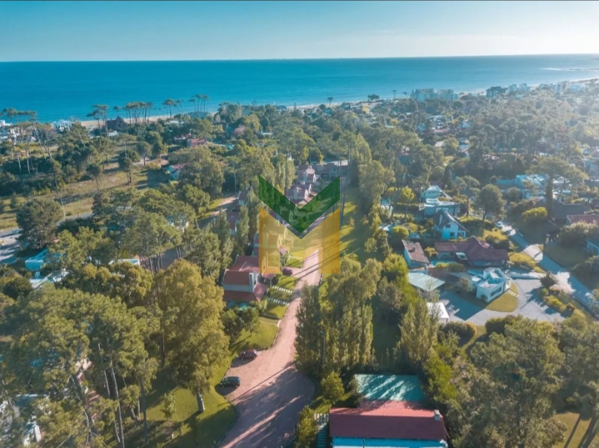 Casa ID.3990 - Casa en venta en barrio privado zona Pinares, Punta del Este 