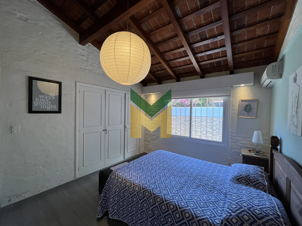 Casa ID.6961 - Casa de 4 dormitorios - Playa Mansa, Barbacoa, Piscina Climatizada.