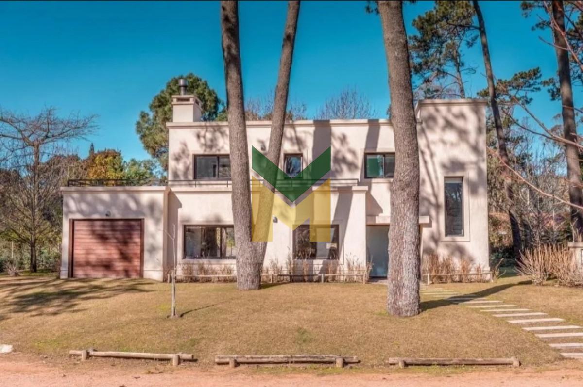 Casa ID.3990 - Casa en venta en barrio privado zona Pinares, Punta del Este 