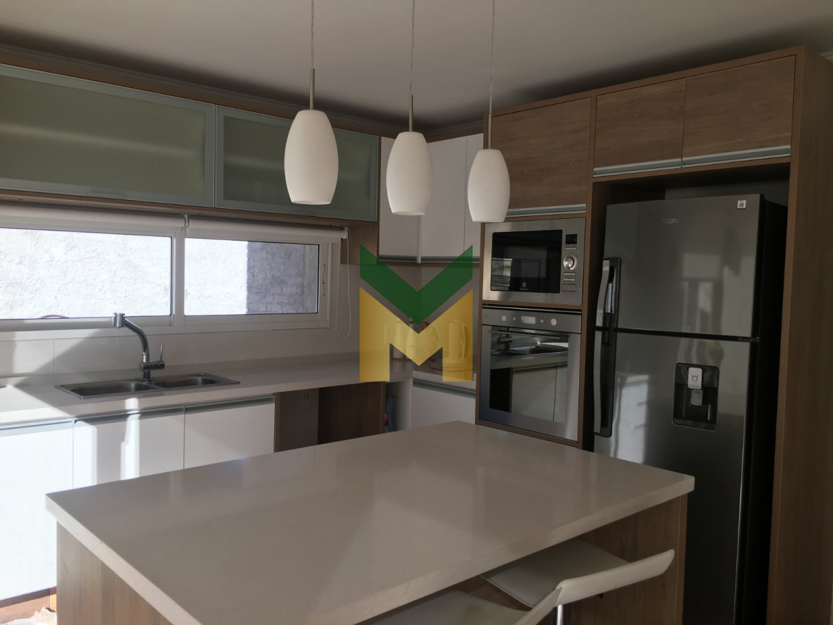 Casa ID.942 - Casa en Alquiler de temporada, Playa Mansa, Punta del Este a 1 cuadra del mar.