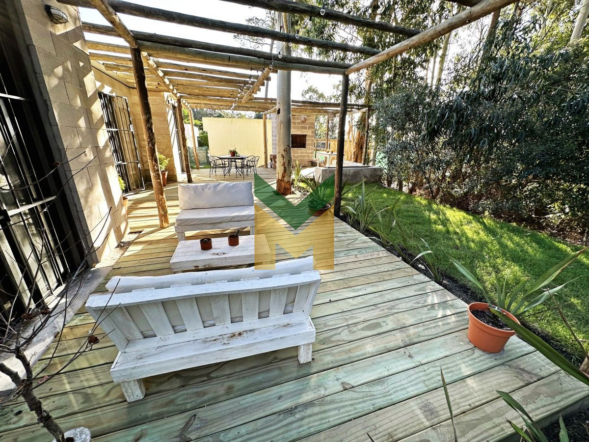 Casa ID.5415 - Casa En Venta, Parque Burnett.