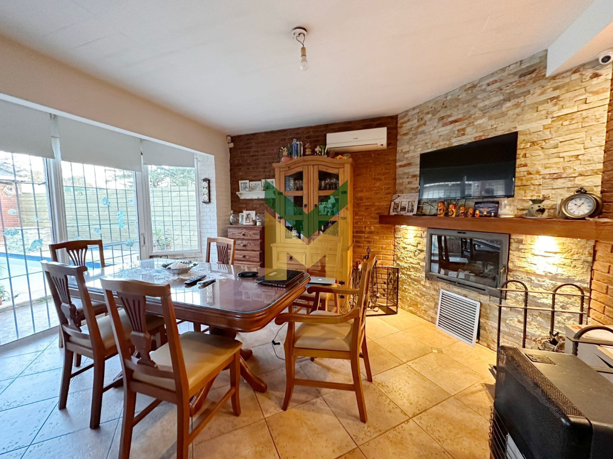 Casa ID.5877 - Casa en venta Playa Mansa - 4 dormitorios 