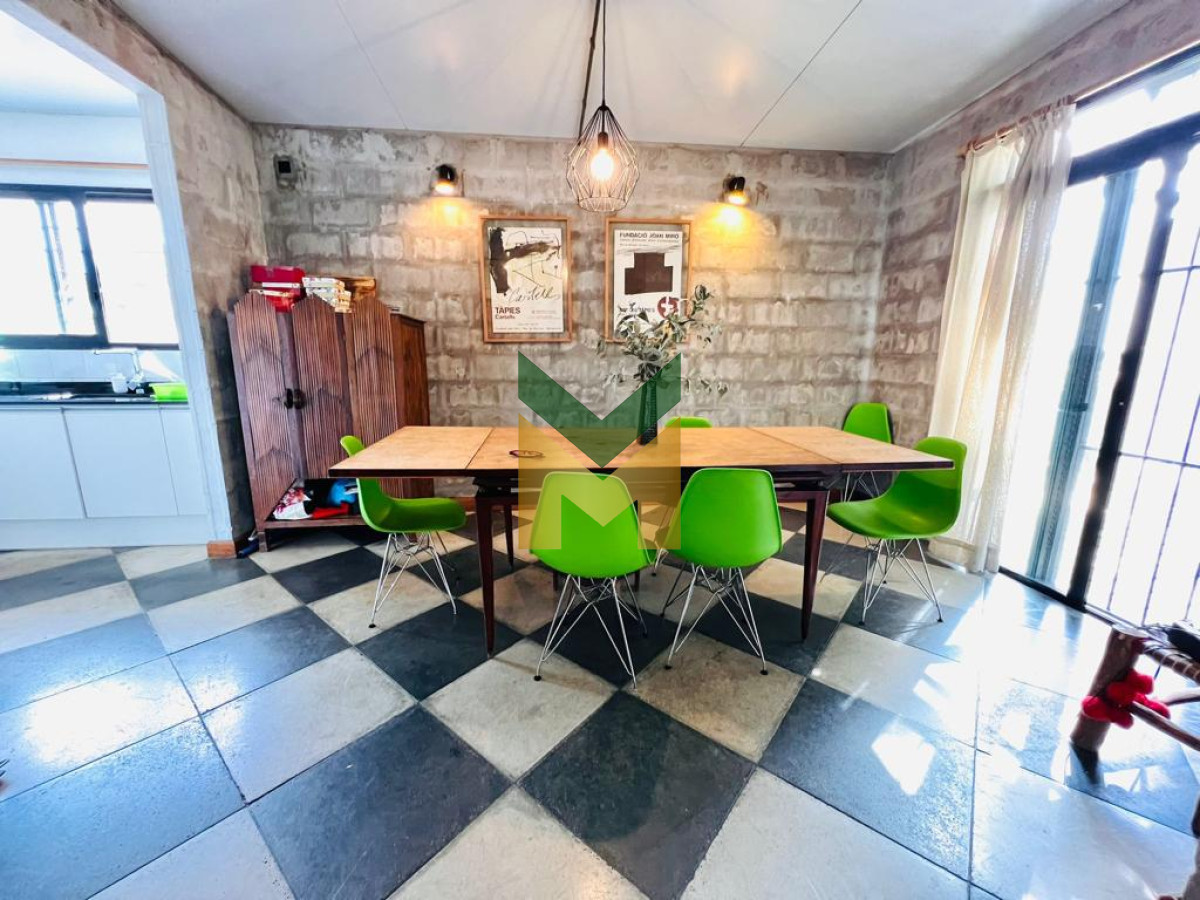 Casa ID.5415 - Casa En Venta, Parque Burnett.