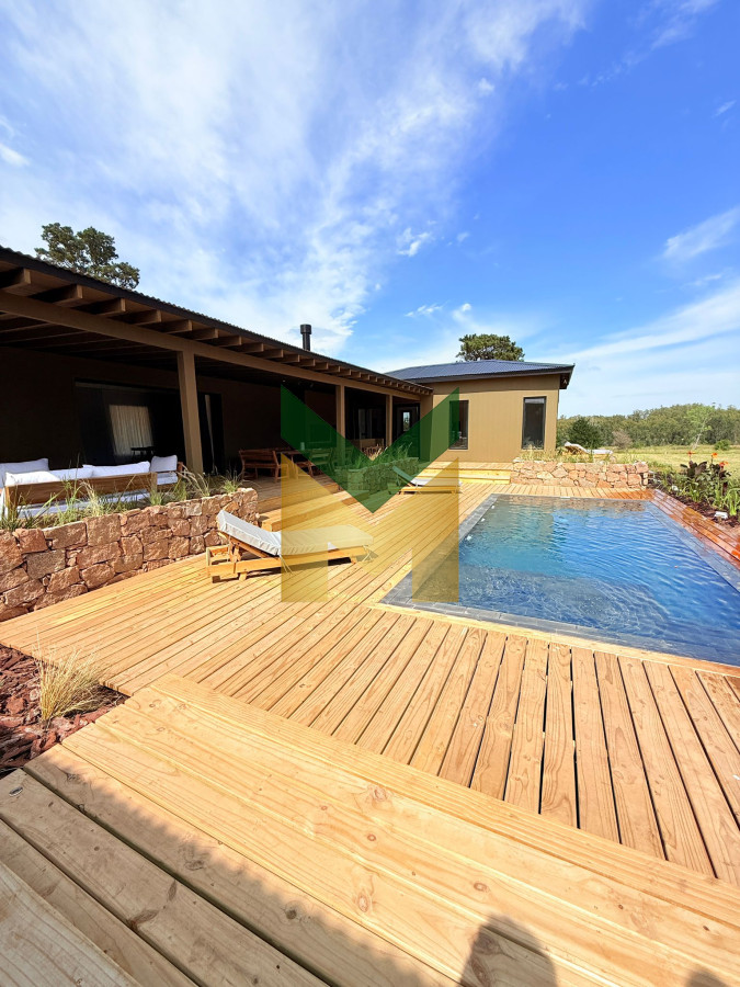 Casa ID.7035 - Casa en venta y alquiler - Barrio Privado La Barra
