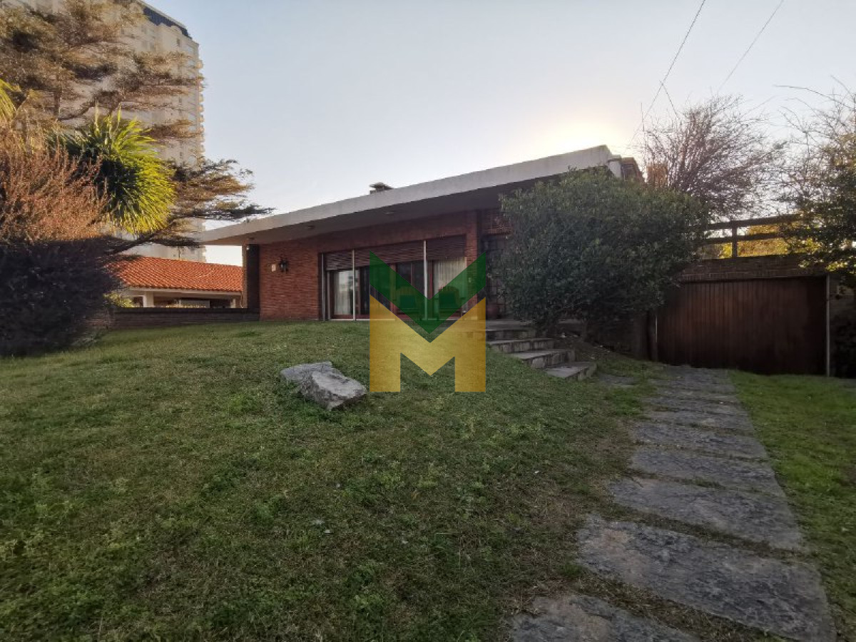 Casa ID.5910 - Casa en alquiler de verano - 4 dormitorios zona mansa a 1 cuadra del mar.