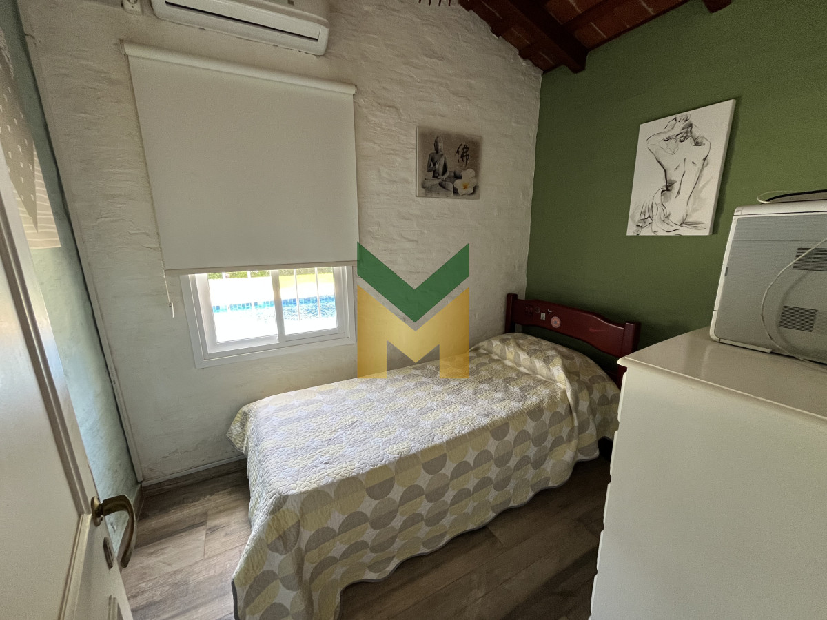 Casa ID.6961 - Casa de 4 dormitorios - Playa Mansa, Barbacoa, Piscina Climatizada.