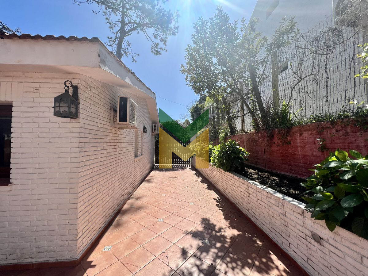 Casa ID.55 - Casa en alquiler anual 3 Dormitorios + Dependecia con baño.
