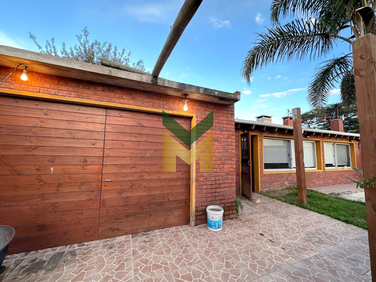Casa ID.5877 - Casa en venta Playa Mansa - 4 dormitorios 