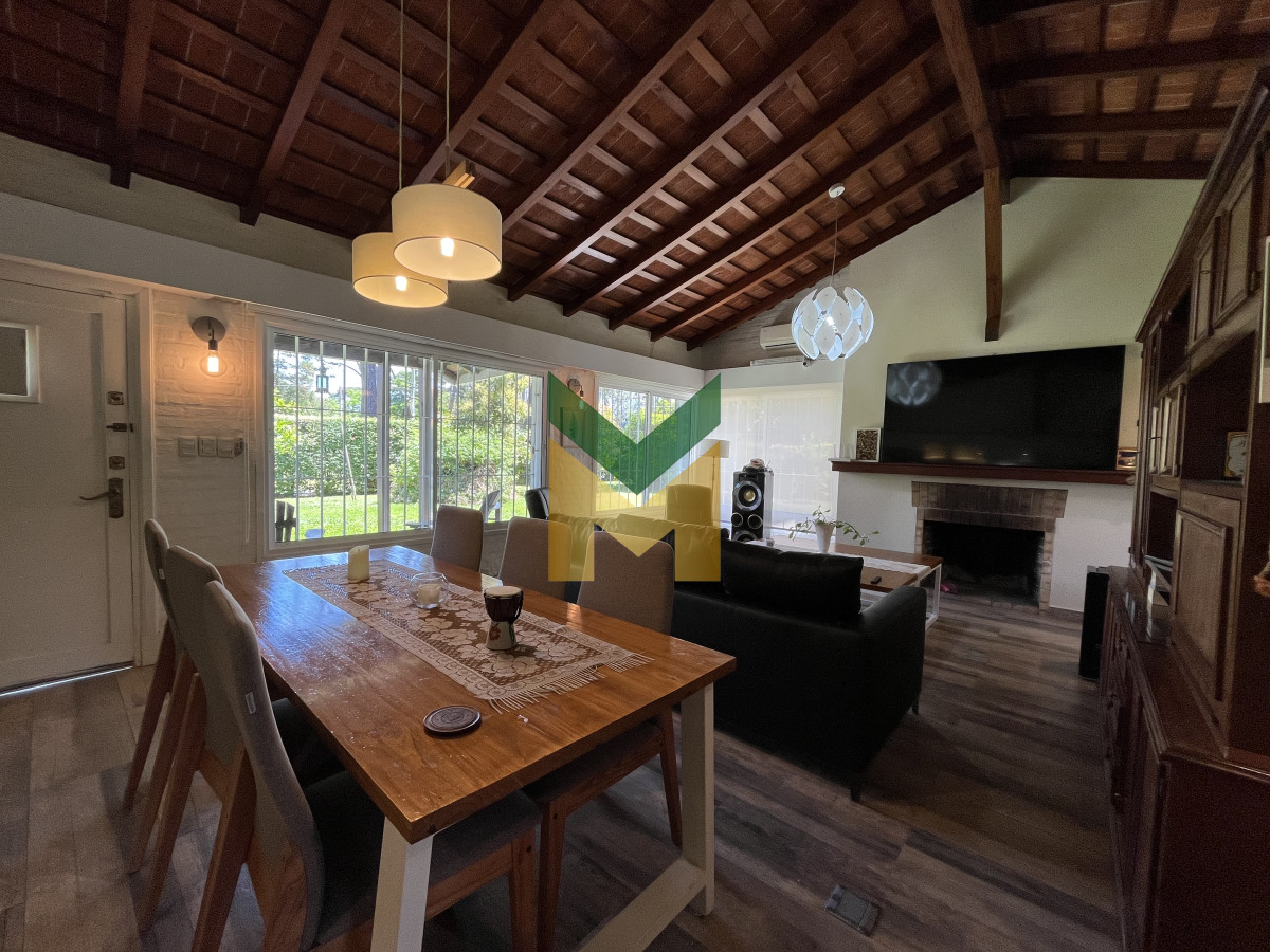 Casa ID.6961 - Casa de 4 dormitorios - Playa Mansa, Barbacoa, Piscina Climatizada.