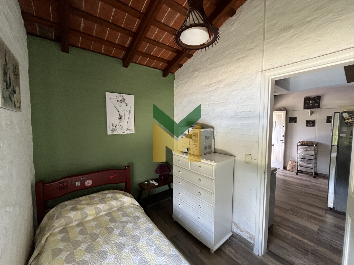 Casa ID.6961 - Casa de 4 dormitorios - Playa Mansa, Barbacoa, Piscina Climatizada.