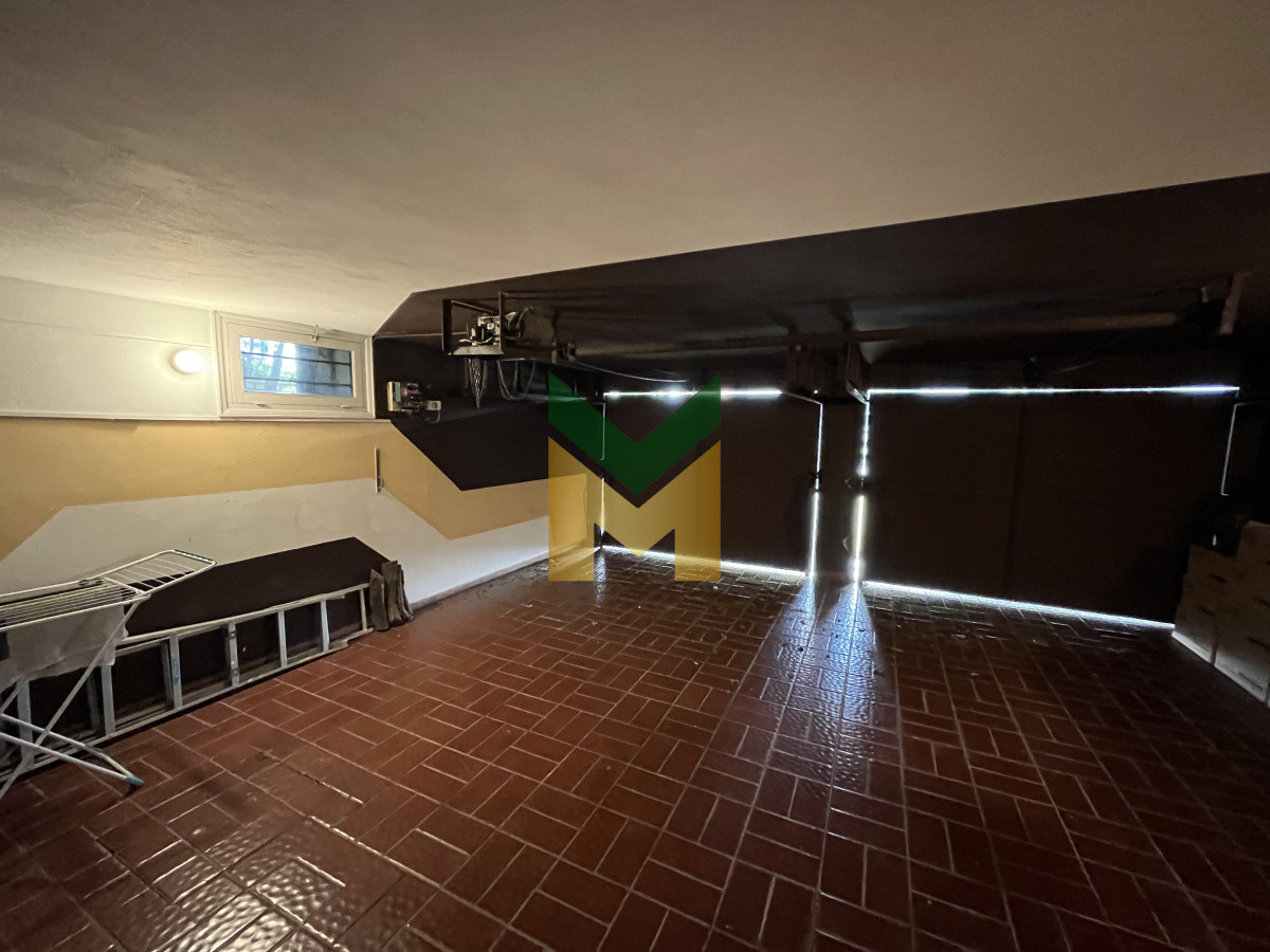 Casa ID.6634 - Casa en venta - 5 dormitorios Playa Mansa próximo al mar.
