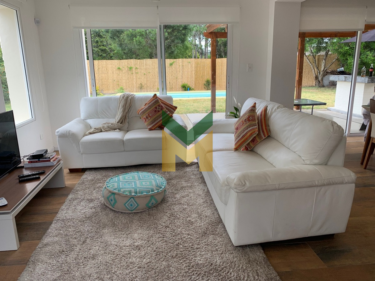 Casa ID.942 - Casa en Alquiler de temporada, Playa Mansa, Punta del Este a 1 cuadra del mar.