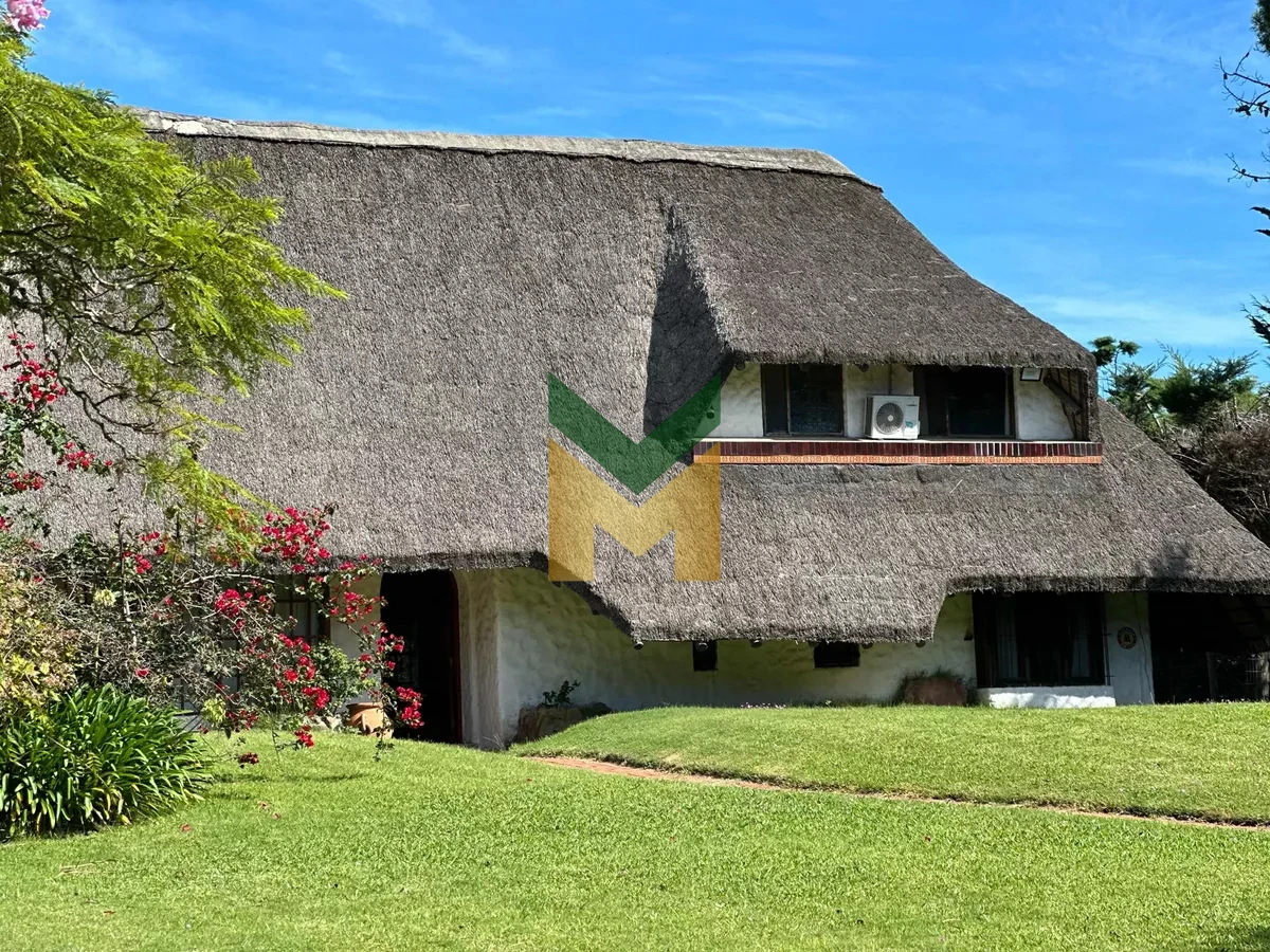 Casa ID.5670 - Casa en venta y alquiler anual, Marly Punta Del Este.
