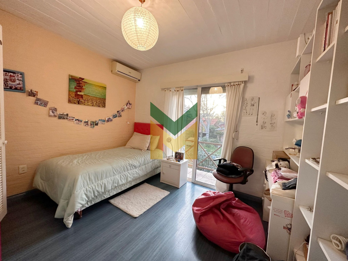Casa ID.5877 - Casa en venta Playa Mansa - 4 dormitorios 