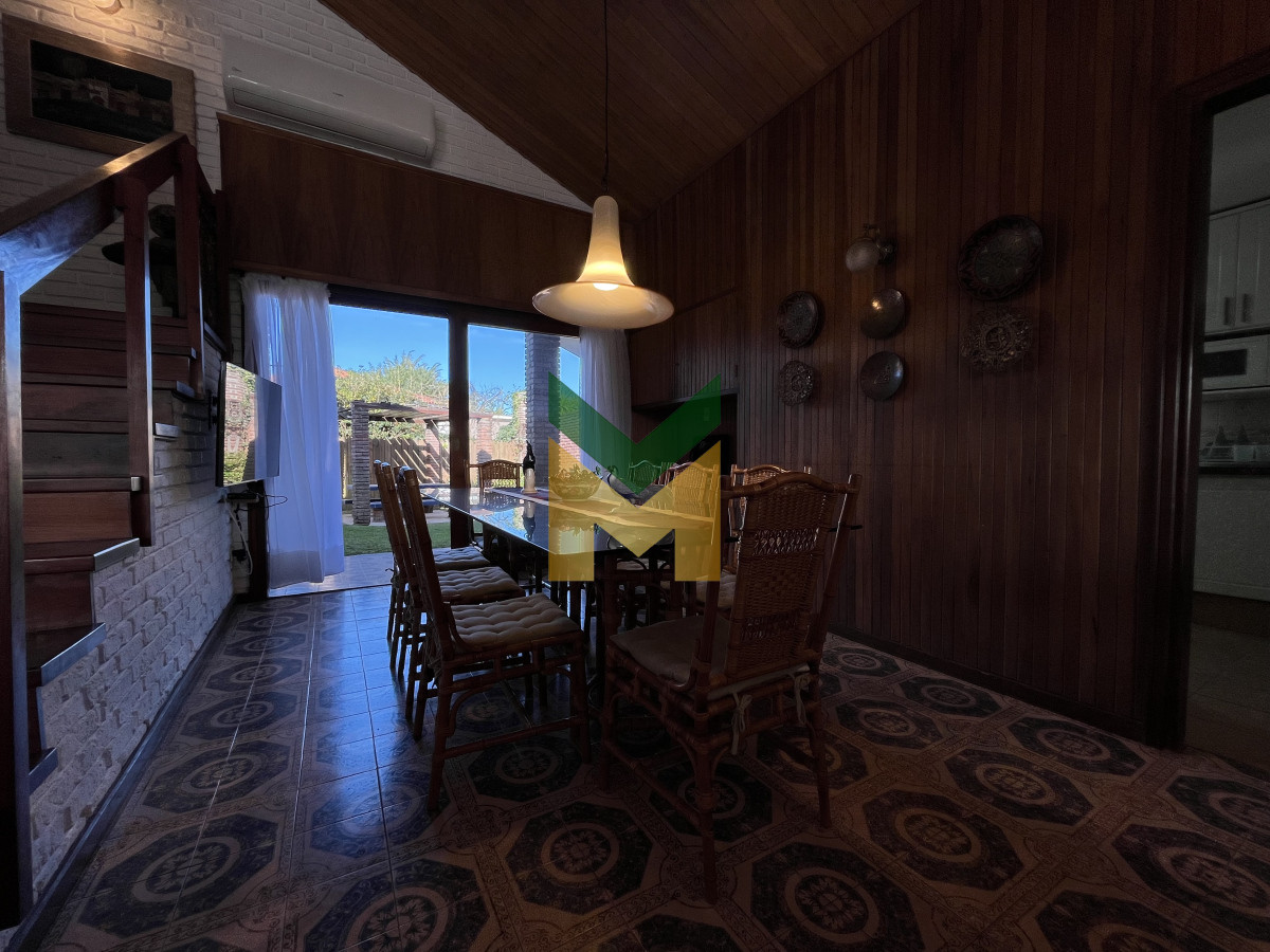 Casa ID.6634 - Casa en venta - 5 dormitorios Playa Mansa próximo al mar.