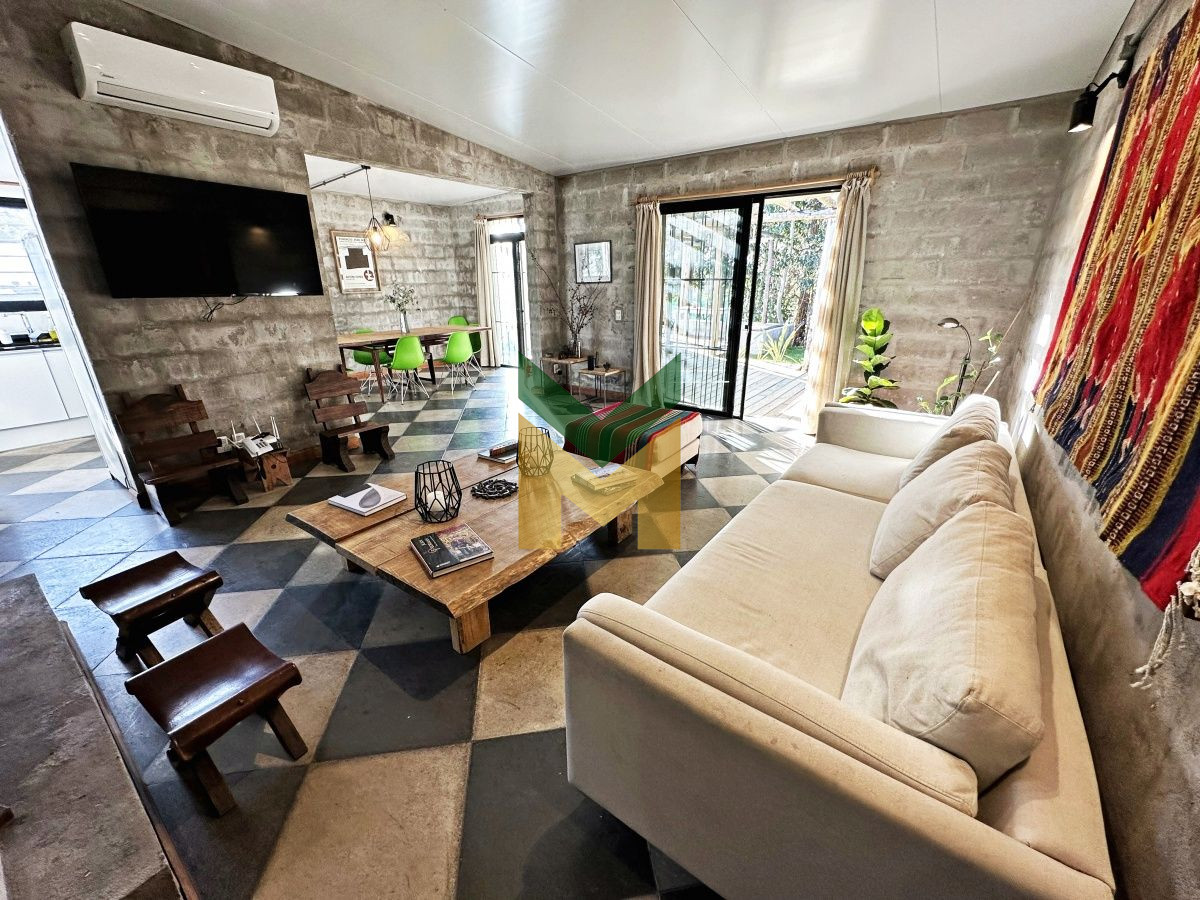 Casa ID.5415 - Casa En Venta, Parque Burnett.