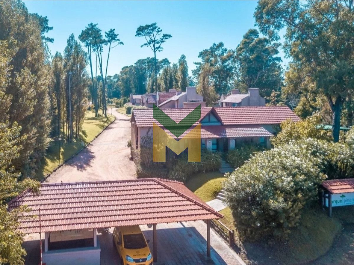 Casa ID.3990 - Casa en venta en barrio privado zona Pinares, Punta del Este 