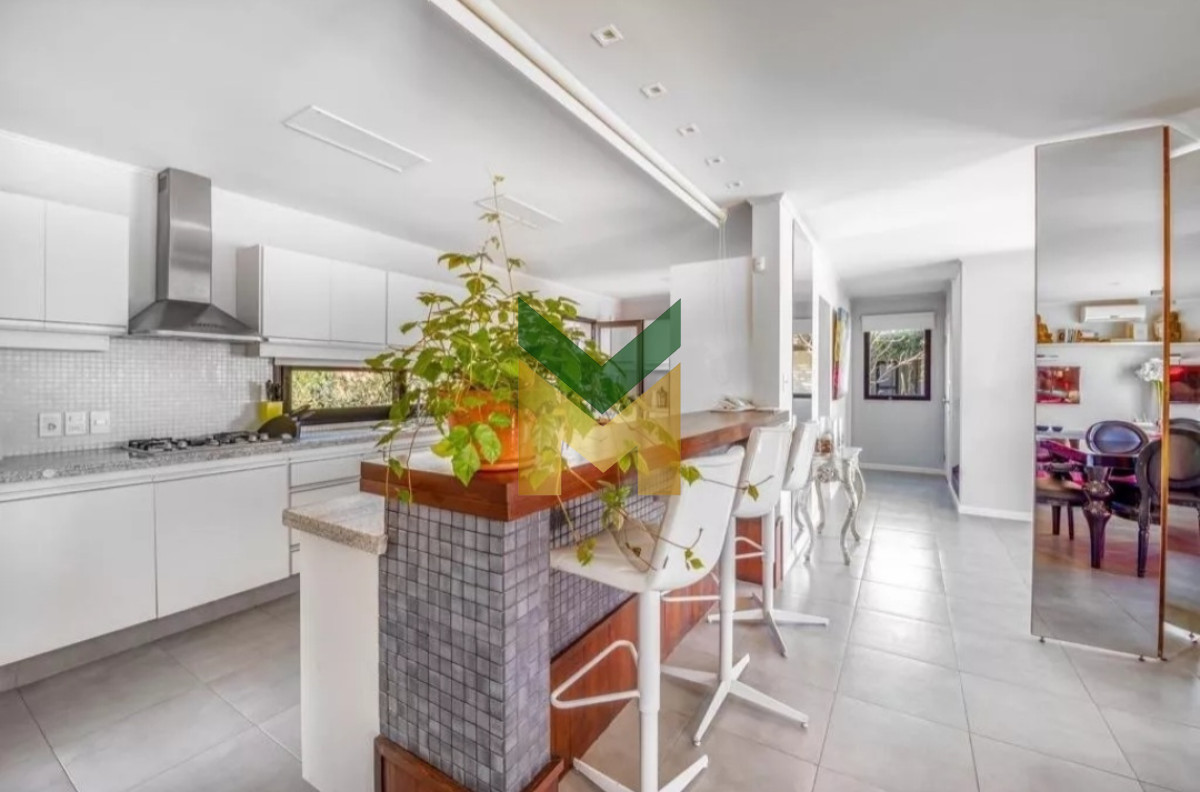 Casa ID.3990 - Casa en venta en barrio privado zona Pinares, Punta del Este 