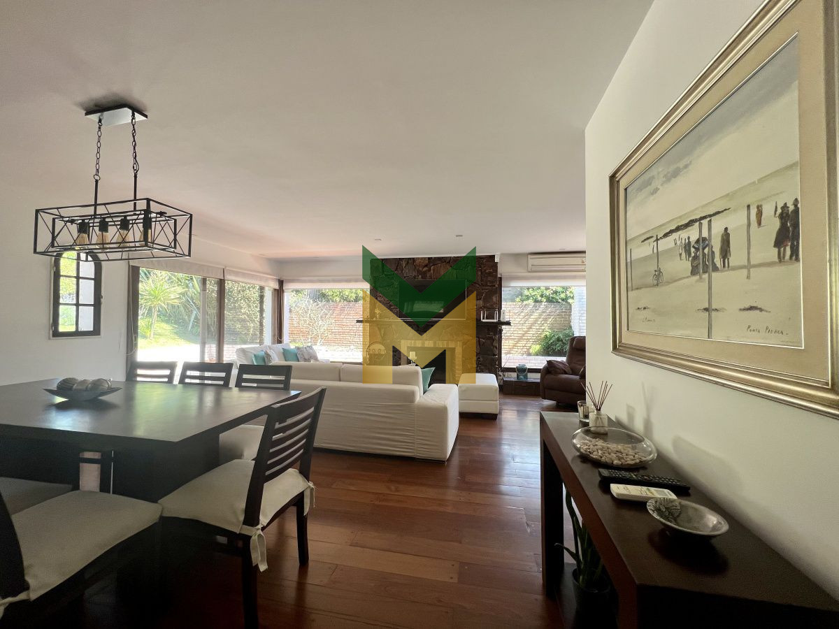 Casa ID.55 - Casa en alquiler anual 3 Dormitorios + Dependecia con baño.