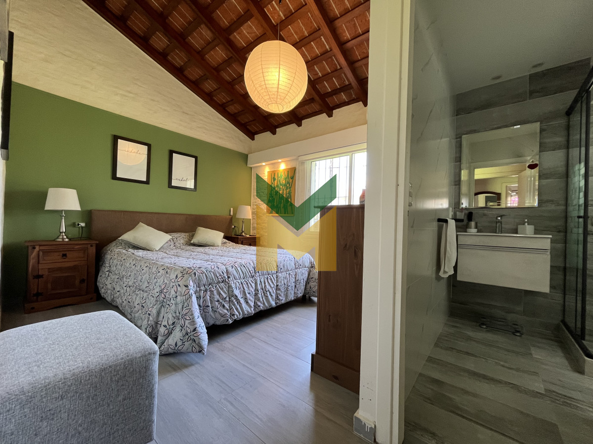 Casa ID.6961 - Casa de 4 dormitorios - Playa Mansa, Barbacoa, Piscina Climatizada.