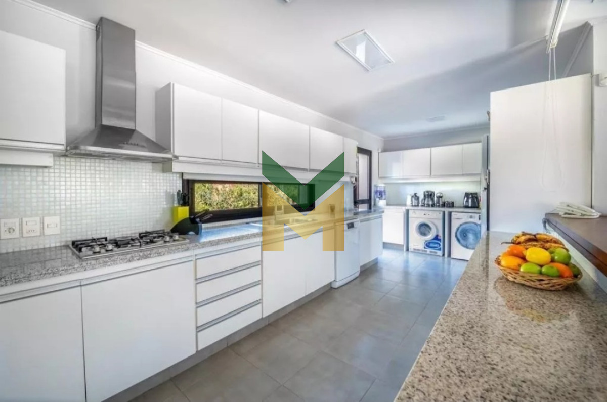 Casa ID.3990 - Casa en venta en barrio privado zona Pinares, Punta del Este 