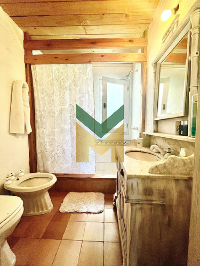 Casa ID.6830 - Hermosa Casa Con Piscina Climatizada, Enorme Jardín, De 5 Dormitorios, 2 En Suite, 2 En Semi Suite Y Dorm. De Serv. Completo, Cocina Definida Y Parrillero Integrado.