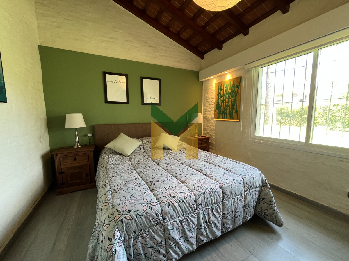 Casa ID.6961 - Casa de 4 dormitorios - Playa Mansa, Barbacoa, Piscina Climatizada.