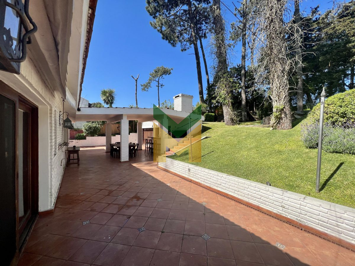 Casa ID.55 - Casa en alquiler anual 3 Dormitorios + Dependecia con baño.