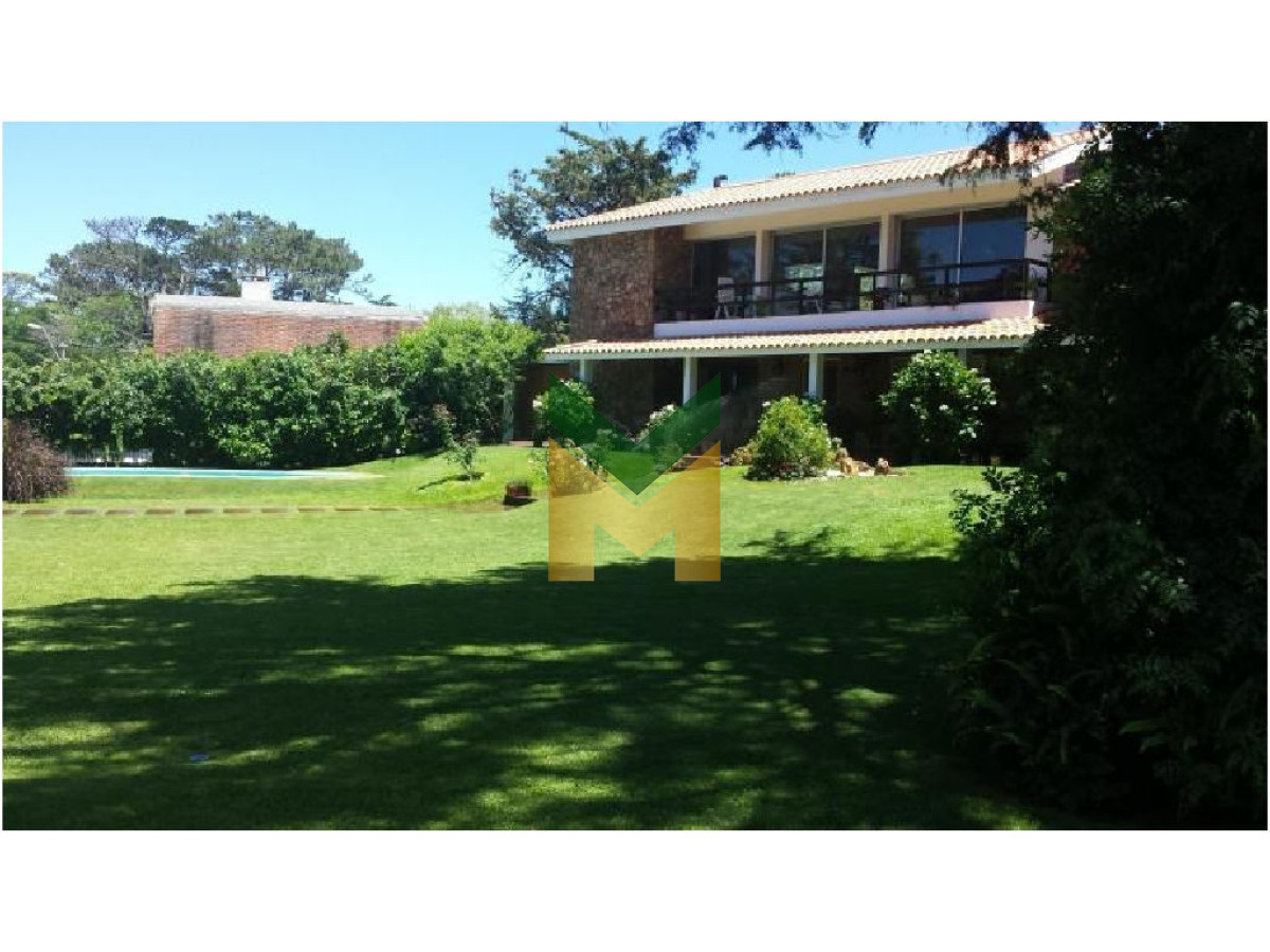 Casa ID.75 - Casa en Venta y Alquiler Anual, Playa Mansa, Punta del Este.