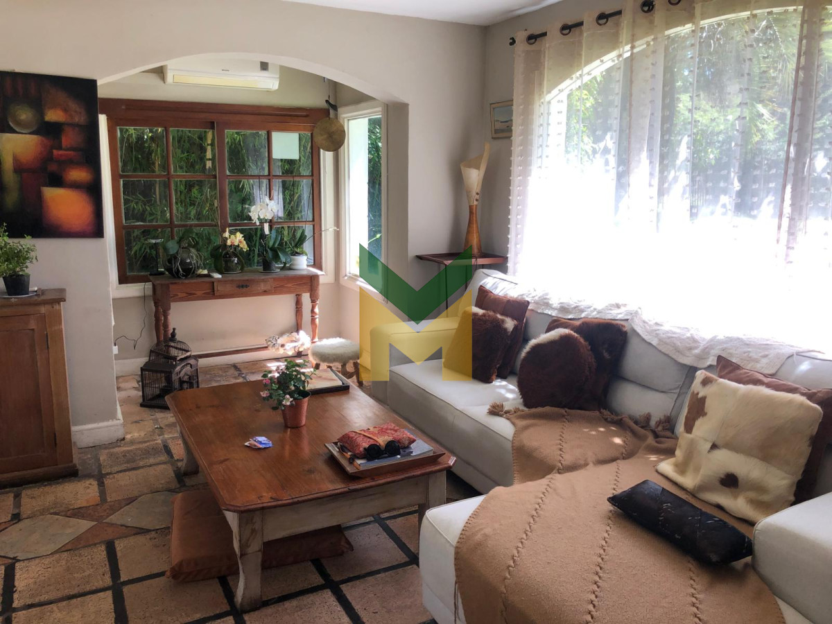 Casa ID.5820 - Casa en venta - Pinares 4 dormitorios + Dep completa.