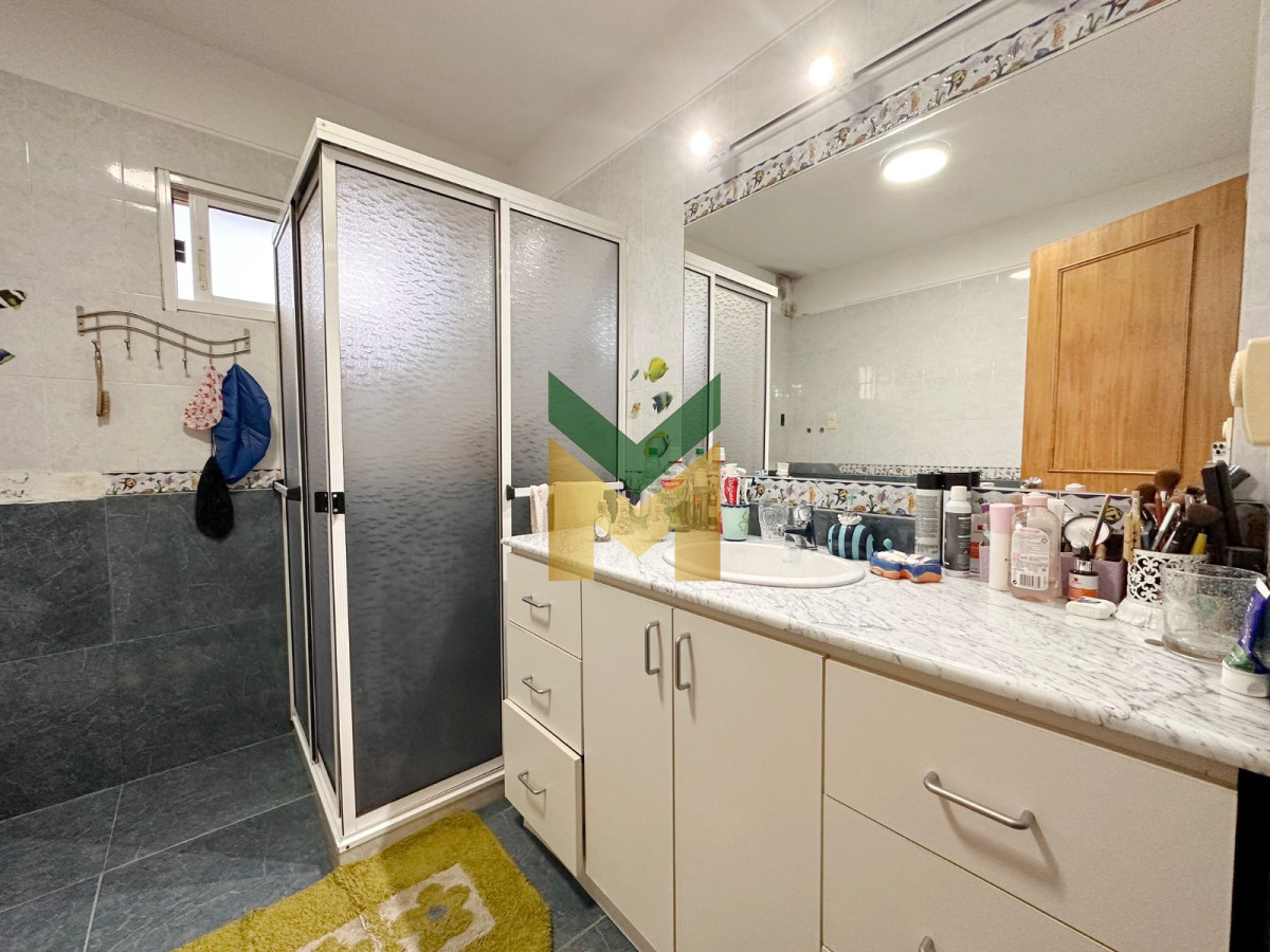Casa ID.5877 - Casa en venta Playa Mansa - 4 dormitorios 